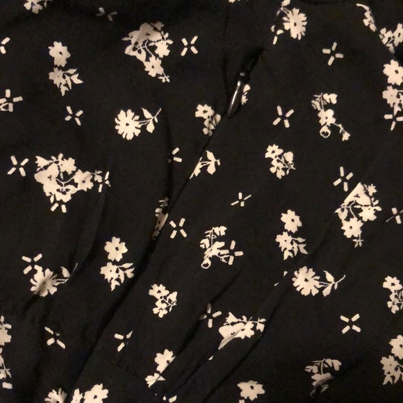 Urban Outfitters Ecote Black White Floral Long Sleeve Shorts Romper XS - Picture 10 of 12